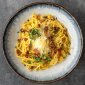 Těstoviny Carbonara s pancettou, parmazánem a sušeným žloutkem