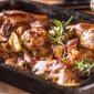 Králík po katalánsku s bramborovou kaší a rajčatovým chutney
